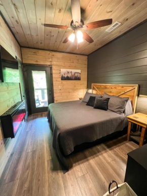 JJ Getaway is a Beautiful 1 Bedroom Cabin in Cobbly Knob - Sleeps 6